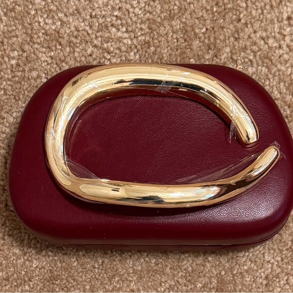 Elegant Burgundy Chain Shoulder Bag - Picture 2 of 4